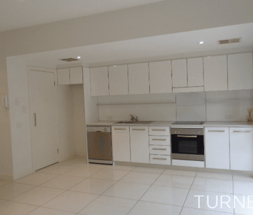 Spacious & Modern Low Maintenance Townhouse. - Photo 3