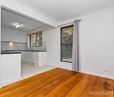 Spacious 3 Bedroom Home - Photo 3