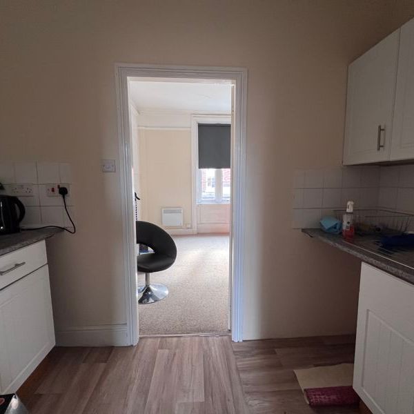 Small Flat, St. Johns Hill, Shrewsbury, SY1 1JQ - Photo 1