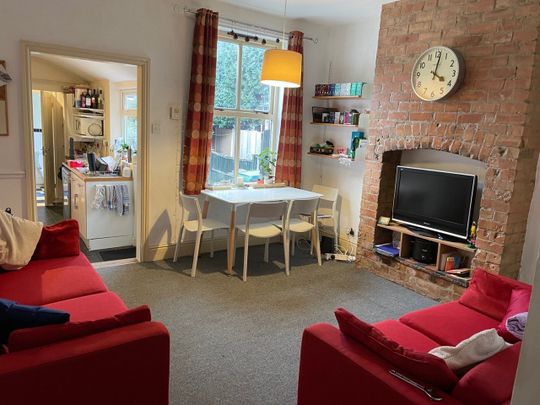 4 Bed Semi-Detached House, City Road, NG7 - Photo 1