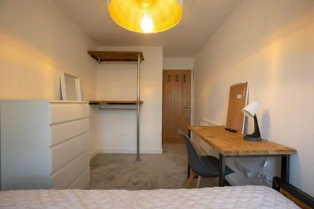 3 bedroom flat to rent - Photo 3