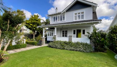 FAMILY LIVING CLOSE TO THE HOSPITAL - Photo 3