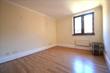 3 bedroom apartment to rent - Photo 2