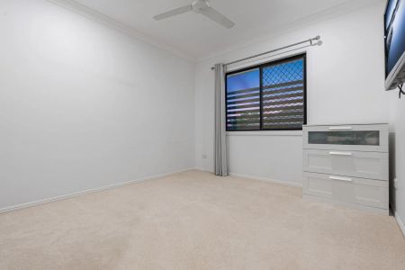 Modern Townhome Living with Private Balcony & Courtyard - Photo 4