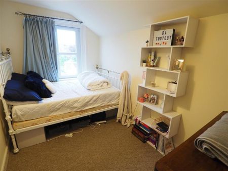 4 bedroom terraced house to rent - Photo 3