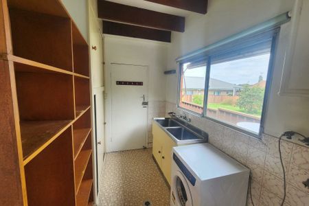 Available 12 December - Photo 2