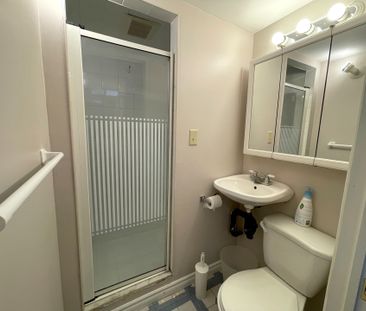 For Lease - 2136 Golden Orchard Trail, Oakville, Ontario - Photo 2