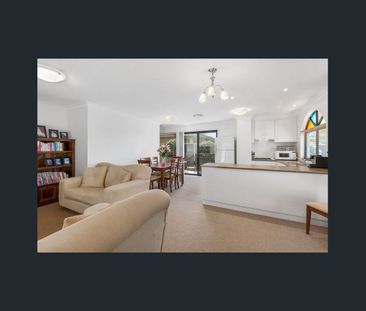 Townhouse with Ducted R/C Air Conditioning - Photo 4