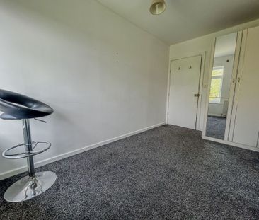 3 Bedroom Flat To Let - HP11 - Photo 6