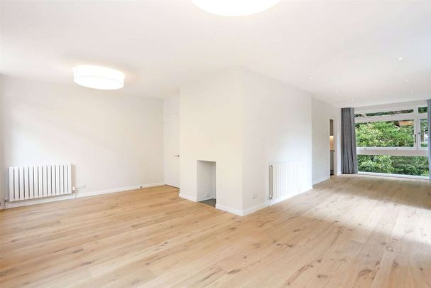 A spacious newly refurbished family house with garden - Photo 1