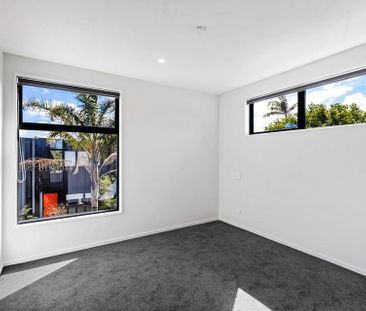 Beautiful 3-Bedroom in Te Atatu Peninsula - Photo 4