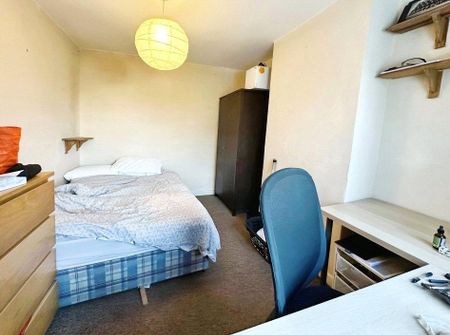 4 bedroom terraced house to rent - Photo 4