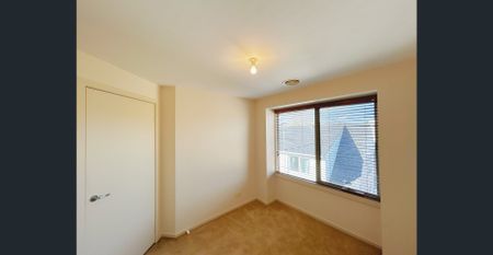 Stylish & Spacious Living in a Prime Location - Photo 2