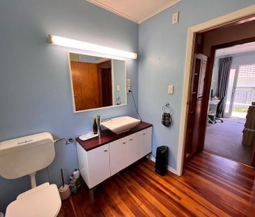 Charming 2-Bed Eastbourne Flat, Beachside Bliss - Photo 6