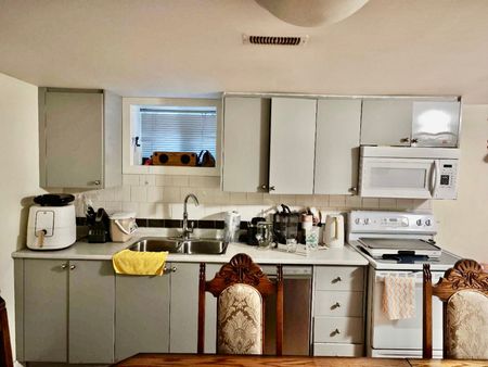 For Lease - 178 Rosemount Avenue Unit# Lower, Toronto, Ontario - Photo 4