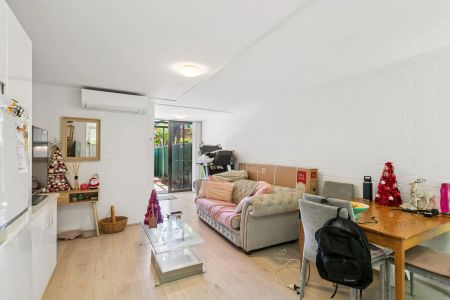 Tranquillity Between Lake Monger & Herdsman Lake - Photo 2