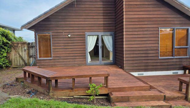 Free standing 3 bedrooms/2 bathrooms, no exit str - Photo 1