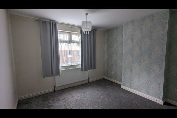 2 Bed End Terrace, Garden City, NG4 - Photo 1