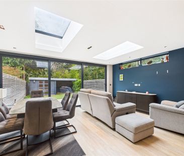 4 bedroom House in Bardeen Place, Bracknell - Photo 2