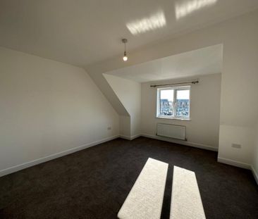 3 bedroom end of terrace house to rent - Photo 2