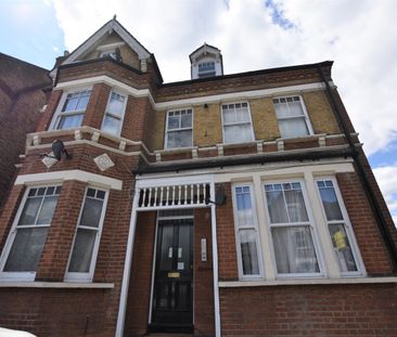 Flat to rent - Wickham Road, Beckenham, BR3 - Photo 4