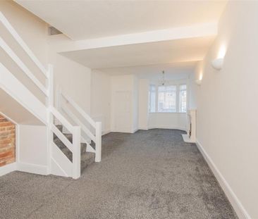 2 bedroom end of terrace house to rent - Photo 4