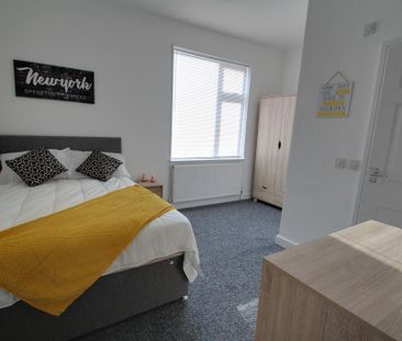 1 bedroom in a house share to rent - Photo 2