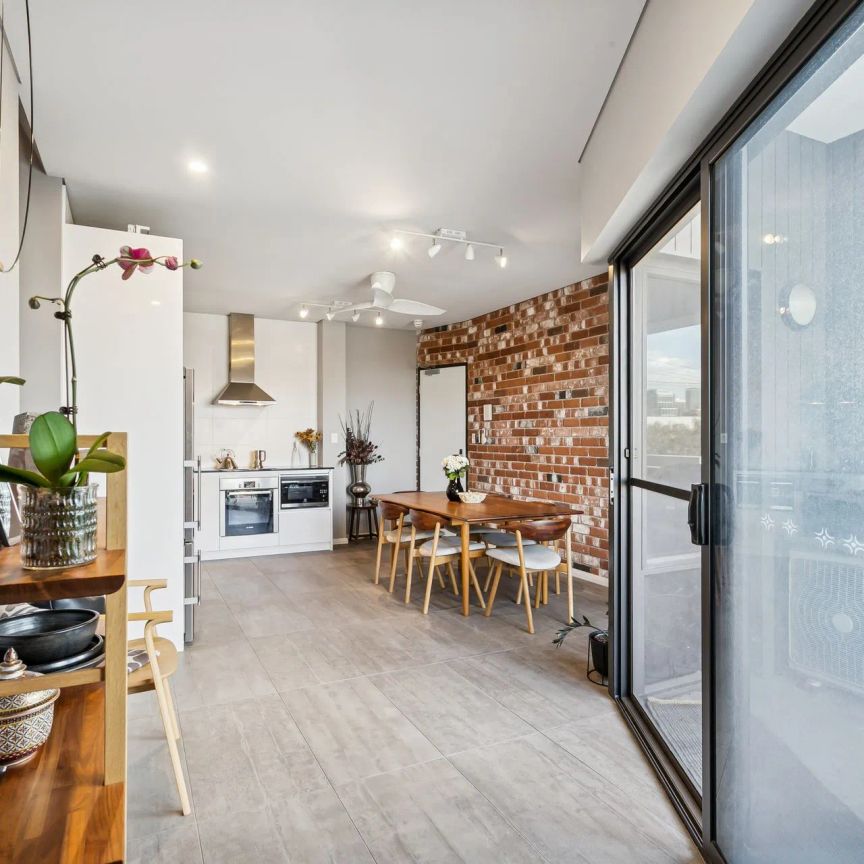 Modern Unfurnished Townhouse in Prime West Perth Location - Photo 1