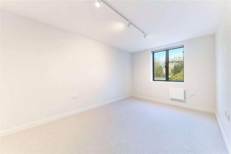 Bright and spacious 2 bedroom, 2 bathroom apartment to rent on the first floor. - Photo 4