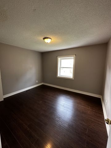 For Lease - 86 Bond Crescent, Richmond Hill, Ontario - Photo 2