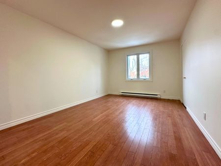 Spacieux condo de deux étages avec trois chambres - Photo 5