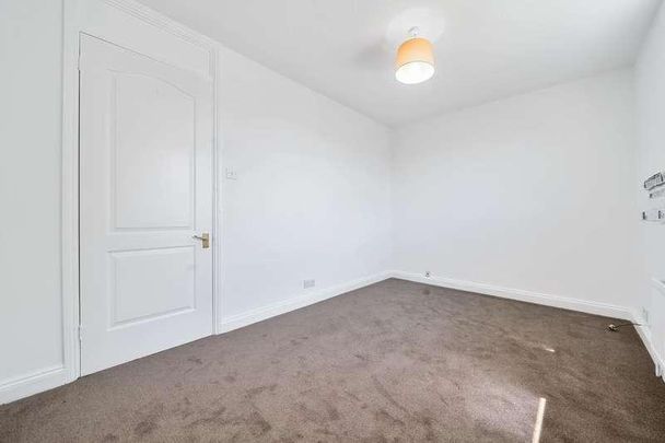 Newbury, Berkshire, RG14 - Photo 1