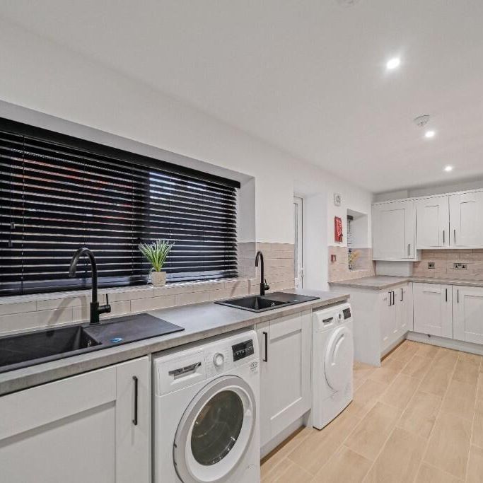 6 bedroom house to rent - Photo 1