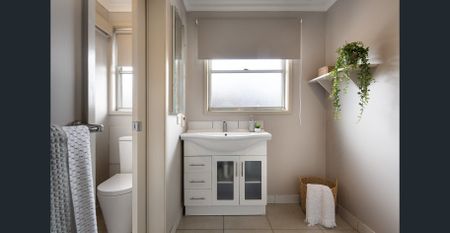 Quiet home with large shed in California Gully - Photo 2