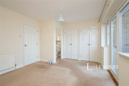 4 bedroom house to rent Bermuda Place, Eastbourne, East Sussex, BN23 - Photo 4