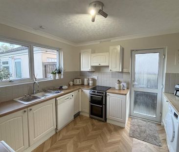 3 bedroom detached bungalow to rent - Photo 5