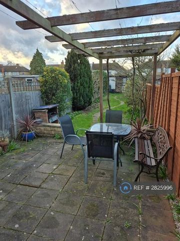 3 bedroom terraced house to rent - Photo 2