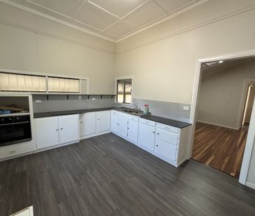 Conveniently Located! - Photo 4