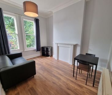 2 Bed Student Accommodation - Photo 2