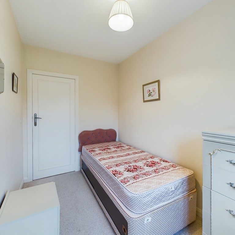 3 Bedroom Semi-Detached House - Photo 1