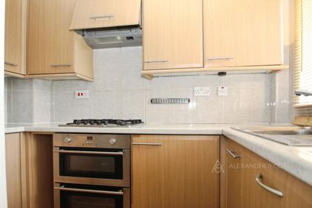 2 bedroom semi-detached house to rent - Photo 3