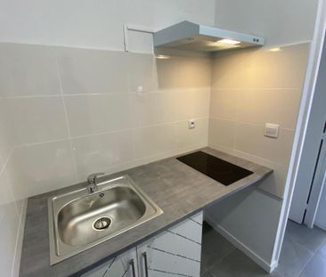 Location Appartement 1 pièce 31m² NICE 06200 - Photo 3