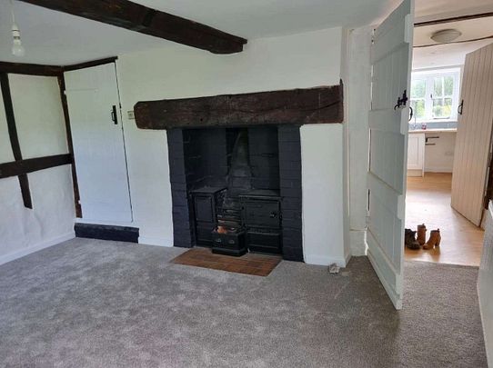 Four bedroom detached rural cottage, two reception rooms, outbuilding and private garden. - Photo 1