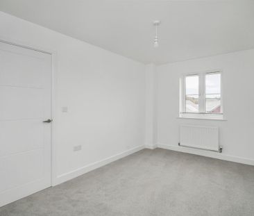 4 bedroom semi-detached house to rent - Photo 4