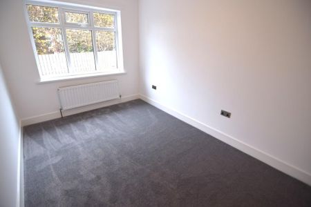 3 bedroom detached bungalow to rent - Photo 2