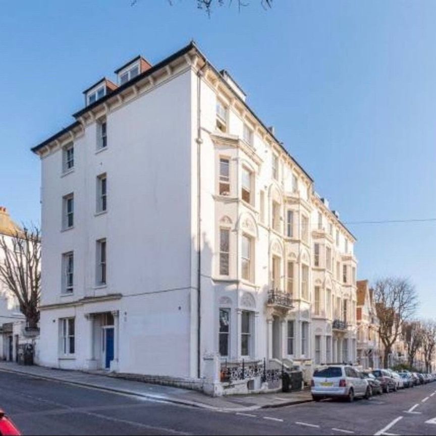 2 Bed Flat, Cambridge Road, BN3 - Photo 1