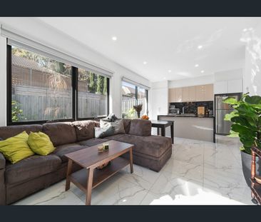 Prime Location 2 Bdrm x 2 Bath PLUS Single Garage and Private Court... - Photo 3