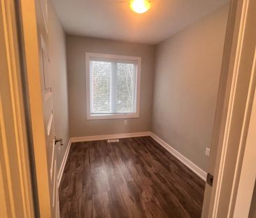 For Lease - 540 Essa Road Unit# 49, Barrie, Ontario - Photo 5