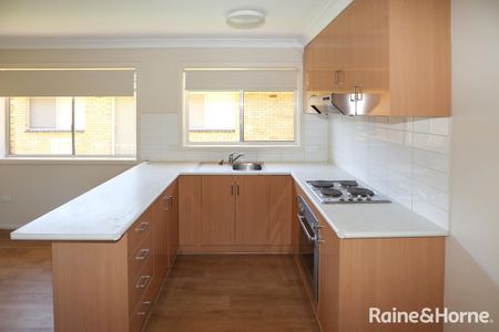 2/5 Joyes Place, Tolland, NSW 2650 - Photo 5