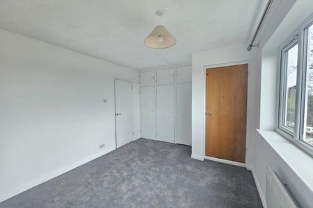 Runnymede Court - Photo 3